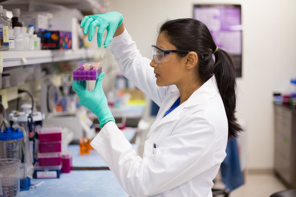 Lab technician at work in the diagnostic centre
